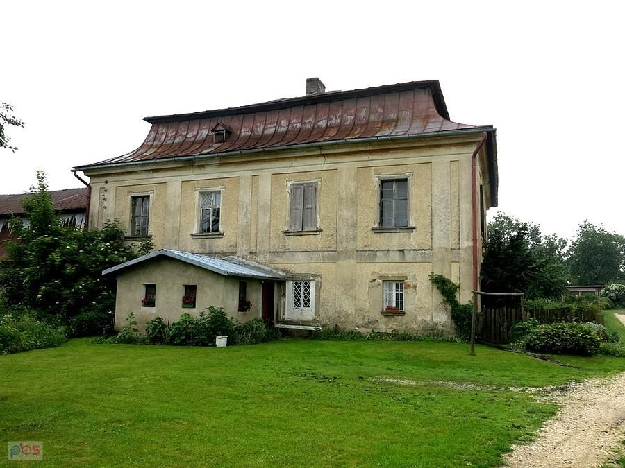 Dwór barokowy z XVII w. k. Bystrzycy Kłodzkiej