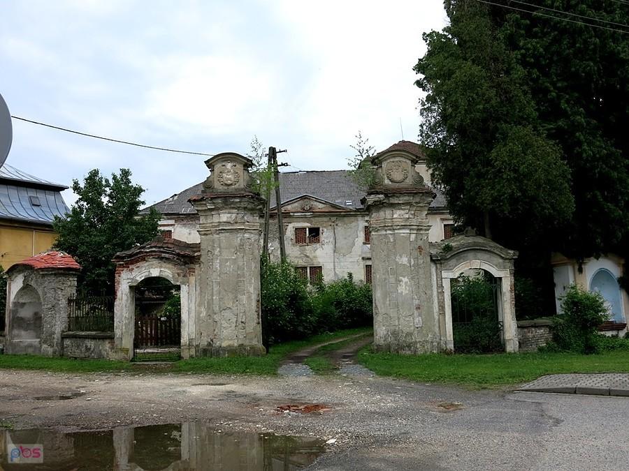 Ołdrzykowice Kłodzkie - ruiny pałacu von Magnisów XVI-XVIIIw.