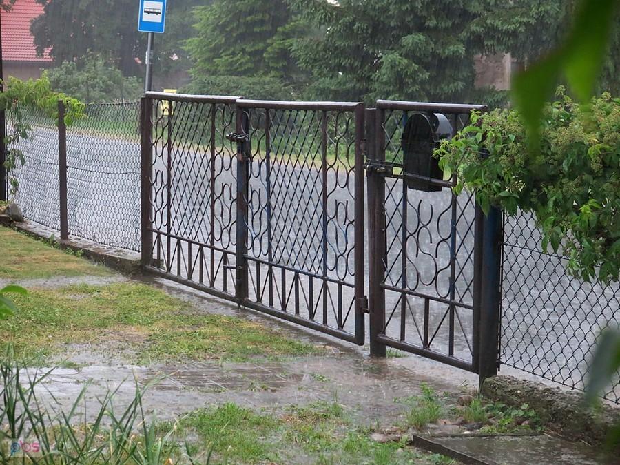 Zdjęcie zza okna, w agroturystyce