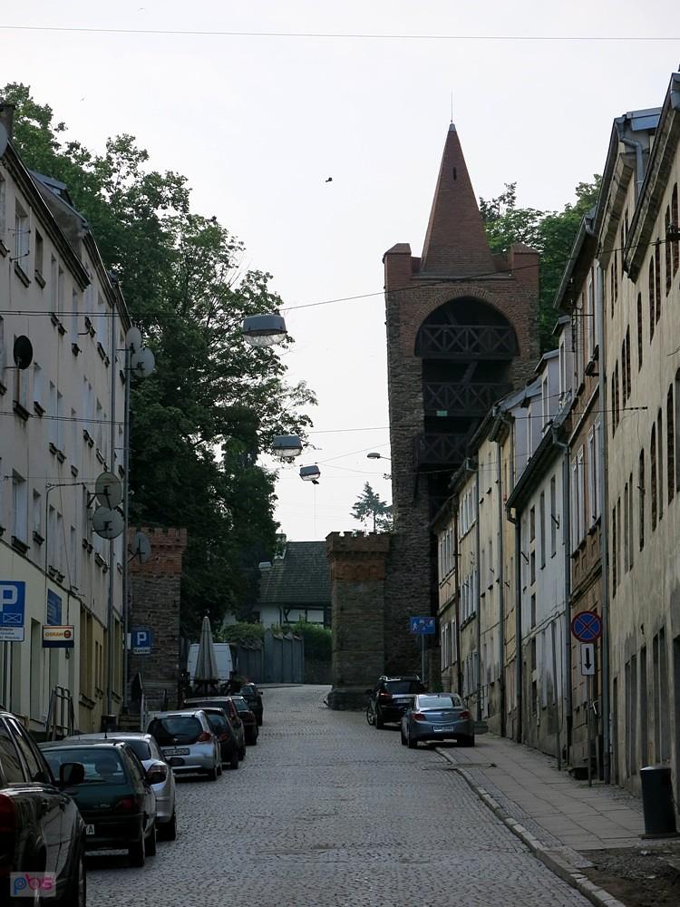 Przez bramę - Paczków