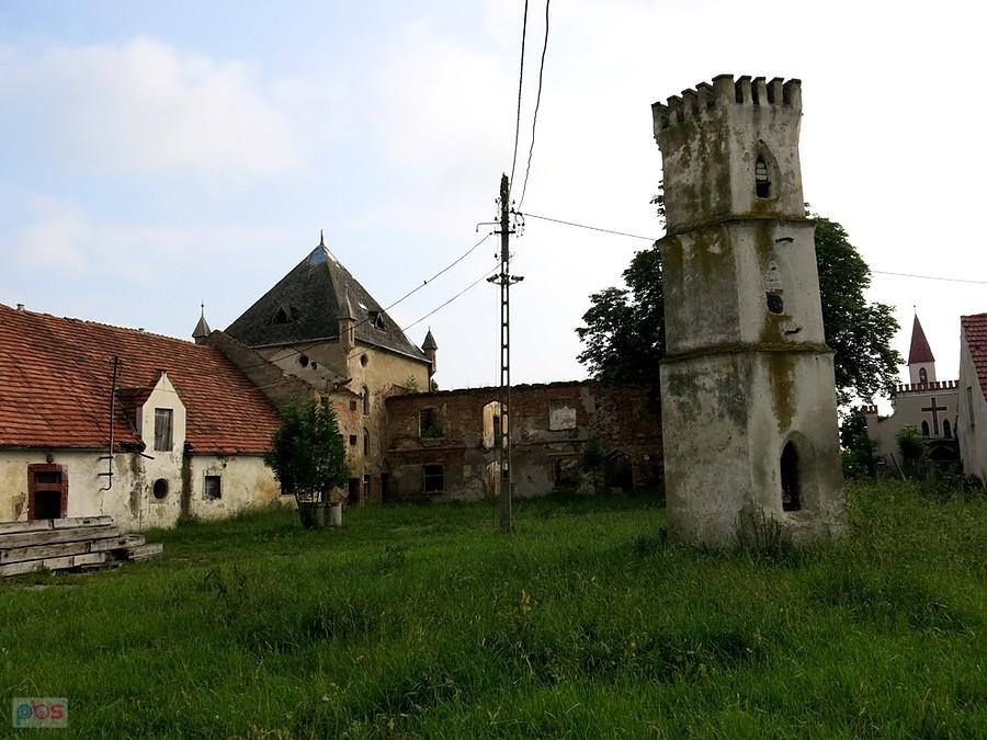 Lisie Kąty - ruiny dworu
