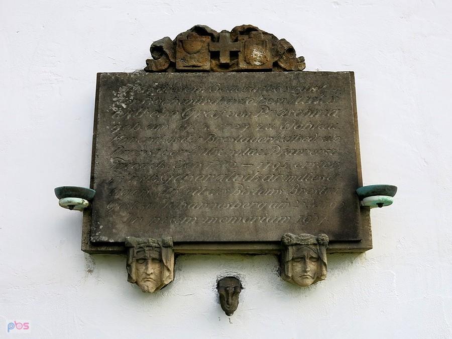 Na kaplicy cmentarnej - Javornik