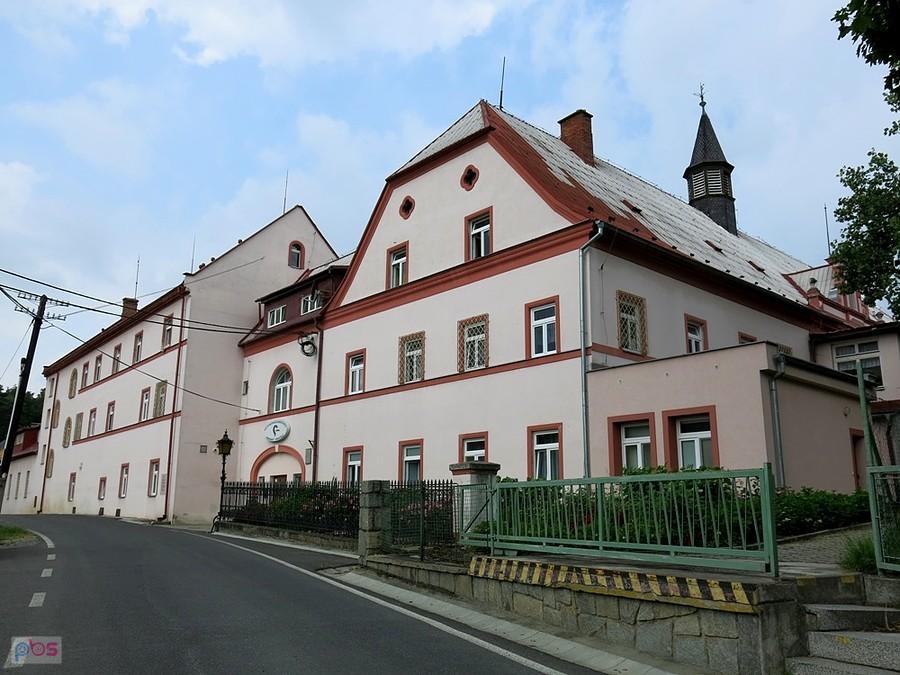 Bila Voda - przed szpitalem psychiatrycznym
