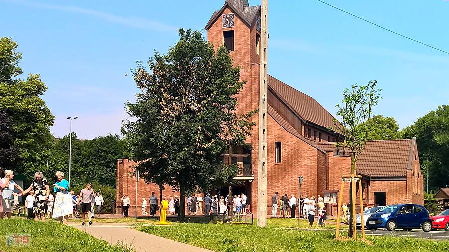 Pod kościołem przy ulicy Golisza.