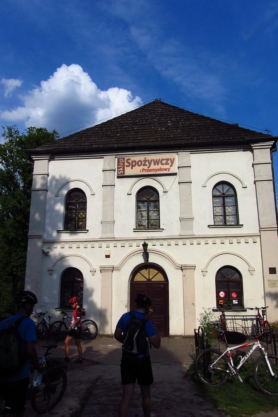 Synagoga przerobiona na sklep