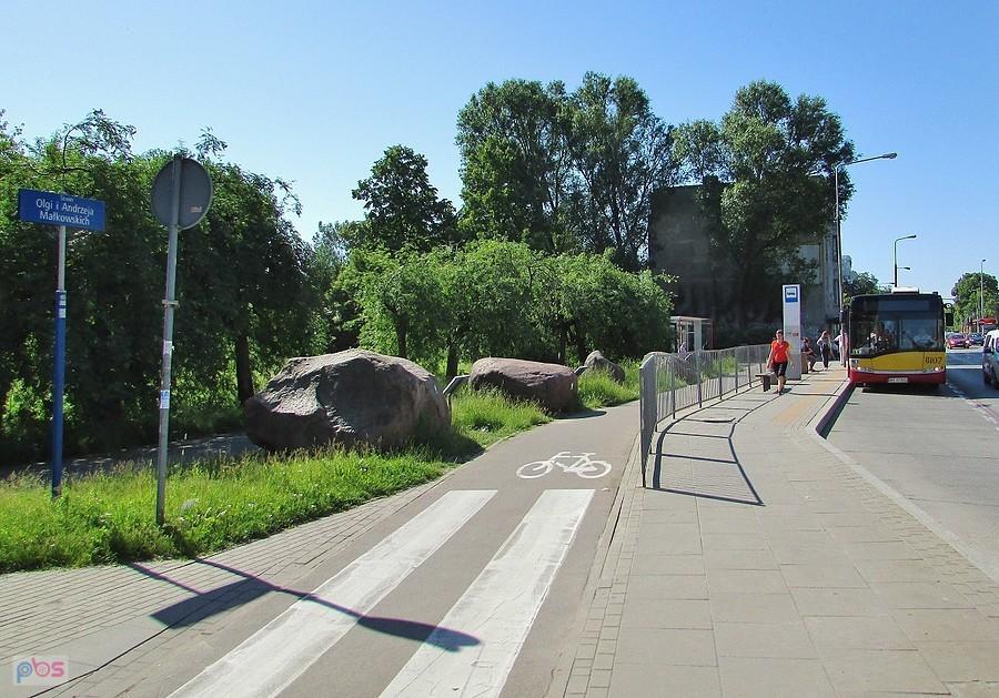 Głazy na Skwerze Małkowskich