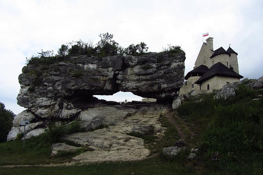 Skałki koło zamku