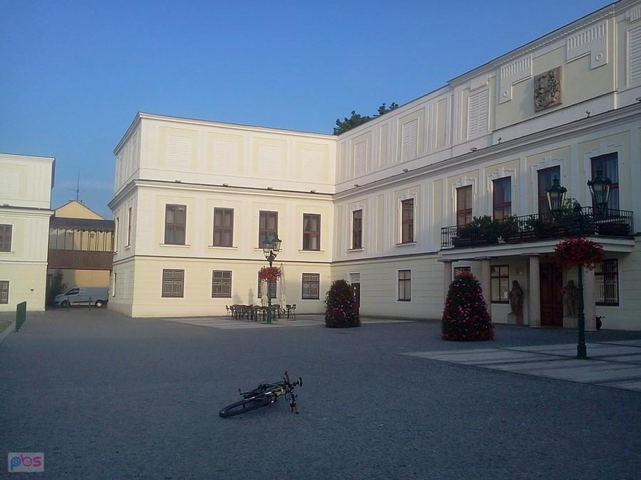 Przezd pałacem we Frysztacie