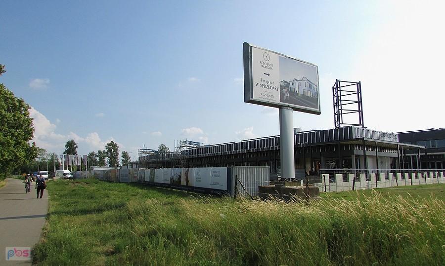 Na Przyczółkowej przy DDR powstaje centrum handlowe