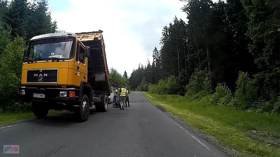 Wycinanki na drodze