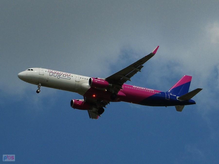 Airbus A321 nad jeziorm Zgorzała