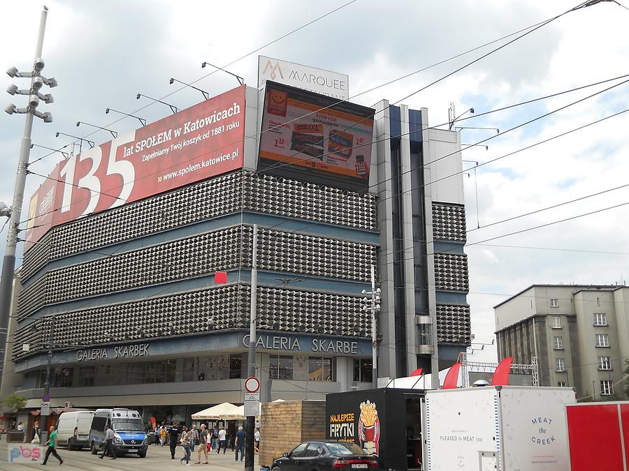 Skarbek mocno się trzyma