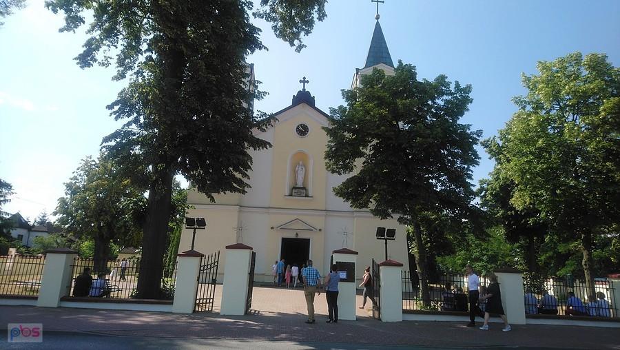 Kościół w Borzęcinie