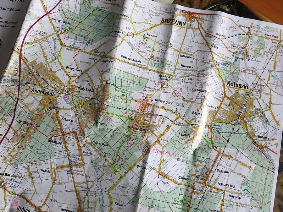 Mapa z punktami kontrolnymi. Nie było perforatorów, a trzeba było odpowiedzieć na czasami skomplikowane pytania