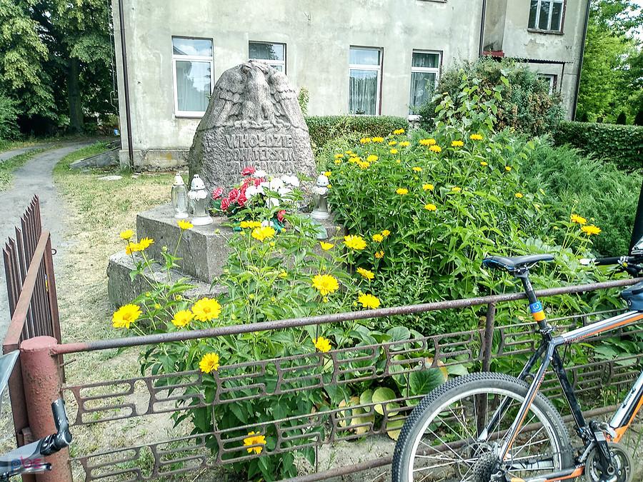 Pomnik w Gałkowie, czy może Gałkówku