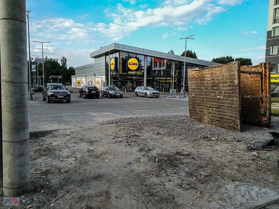 Tak pusty parking przy Lidlu widziałem ostatnio był w niedzielę niehandlową ;)