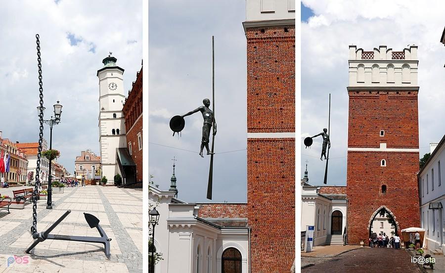 Sandomierz - ratusz i Brama Opatowska