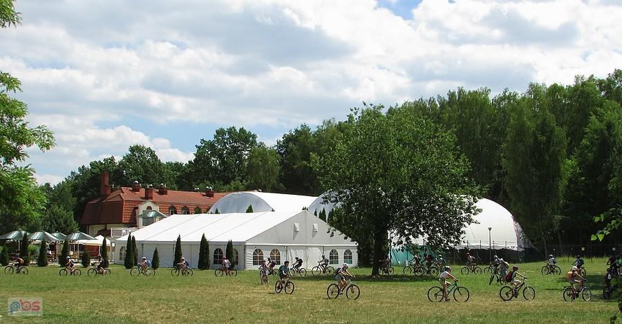 Szkolna wycieczka rowerowa w Powsinie