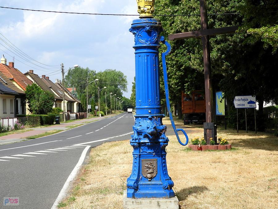 Nowe Warpno - zabytkowa pompa.