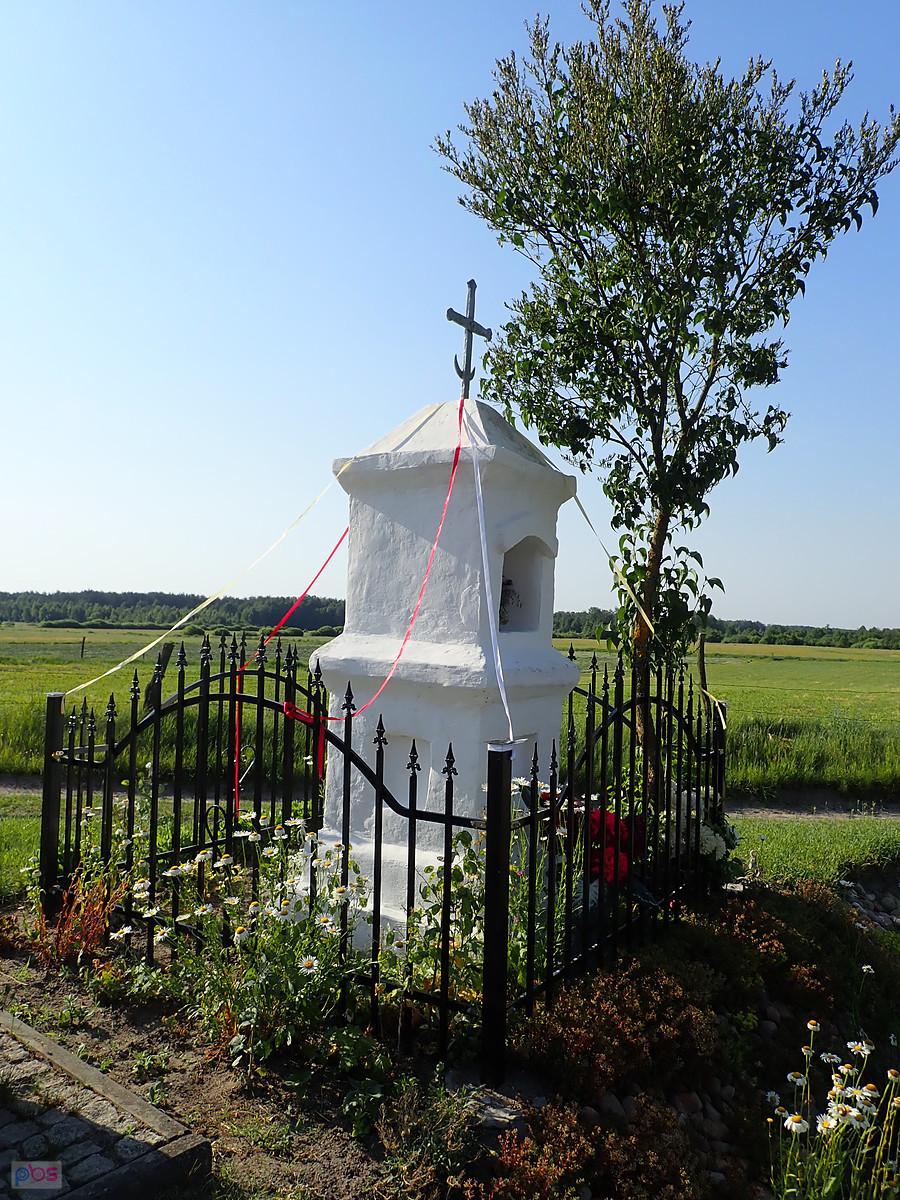 Kapliczka na rozstaju. Luta (Woj. Lubelskie)