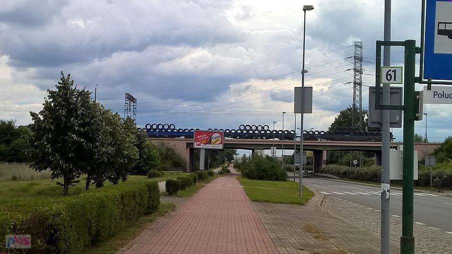 Ulica Południowa 23 czerwca 18 r. - w oddali pociąg.