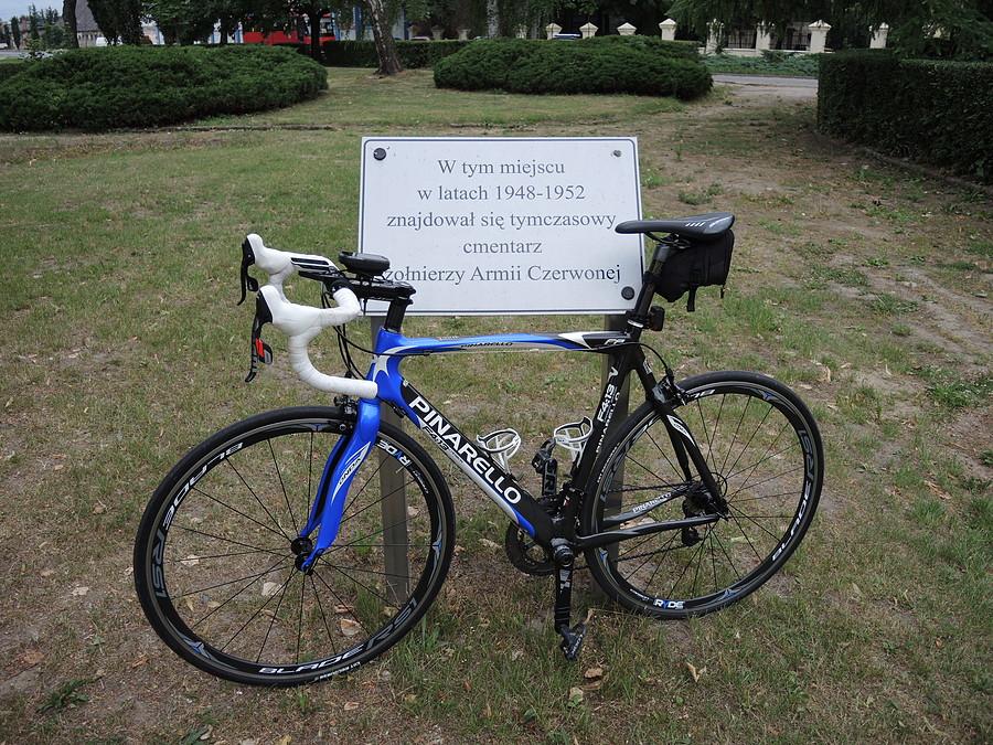Były cmentarz żołnierzy Armii Czerwonej w Pniewach