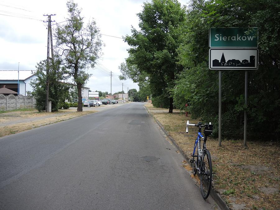 Wjazd do Sierakowa