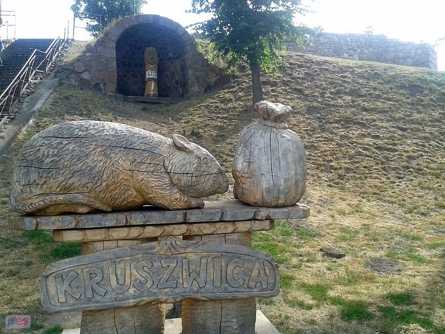Pod wieżą w Kruszwicy