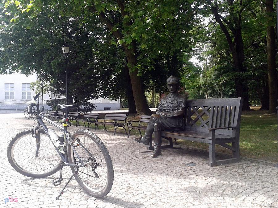 Ławeczka Sikorskiego, Inowrocław