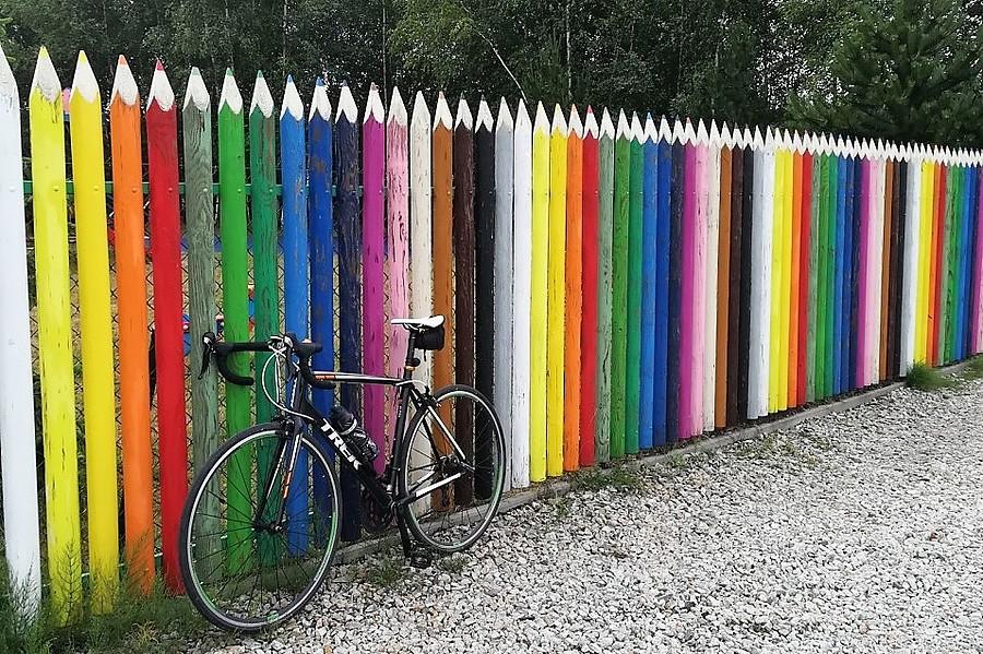 Kolorowe kredki... i całe przedszkole na szosy!