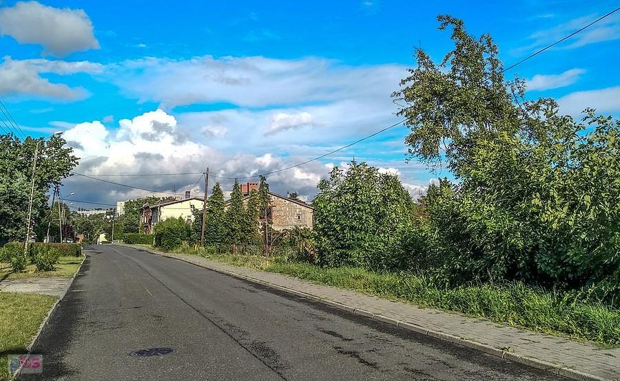 W oddali widać nieciekawe chmury