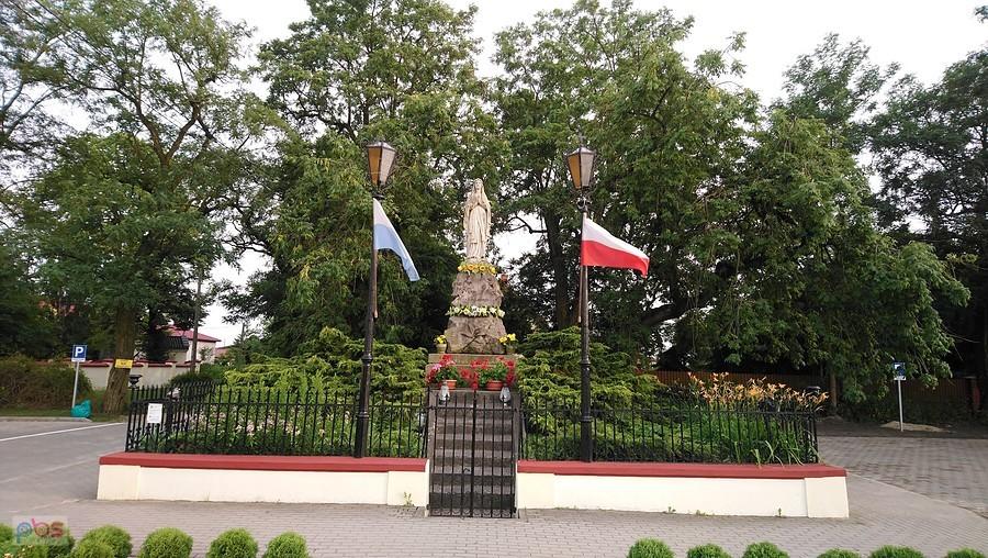 Figura ufundowana przez parafian