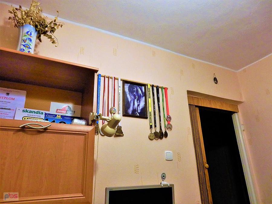 Mój pokój komputerowy i medale z wyścigów rowerowych.