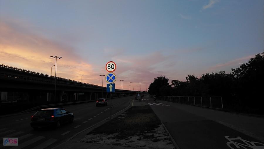 Stałem na światłach, to żeby nie stać na pusto...