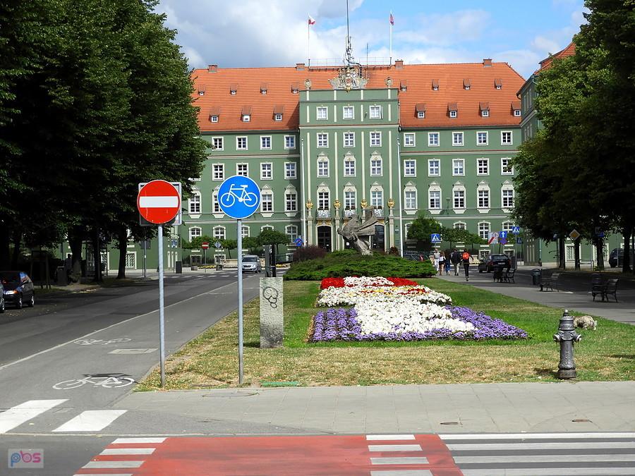 Po Magdzie i ja pokusiłem się by zrobić zdjęcie Urzędowi Miasta Szczecin.
