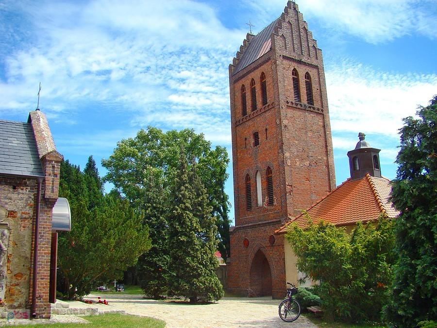 Jakubów - wieża bramna przy kościele