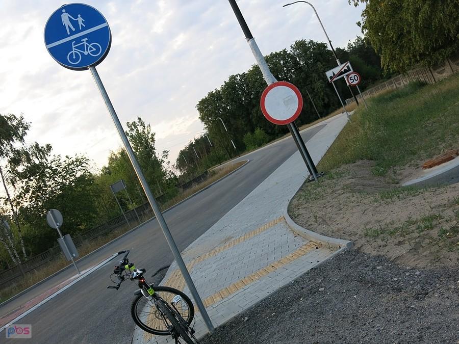 Nowa droga, nowy, nierówny ciąg pieszo-rowerowy