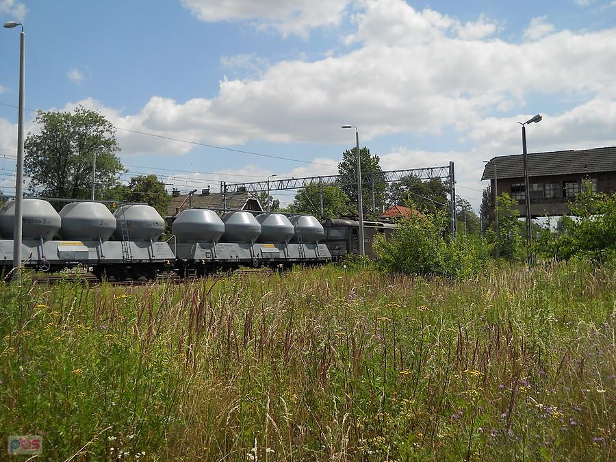 a obok dalej jeżdżą