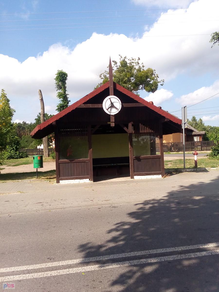 Przystanek autobusowy w Otłoczynie