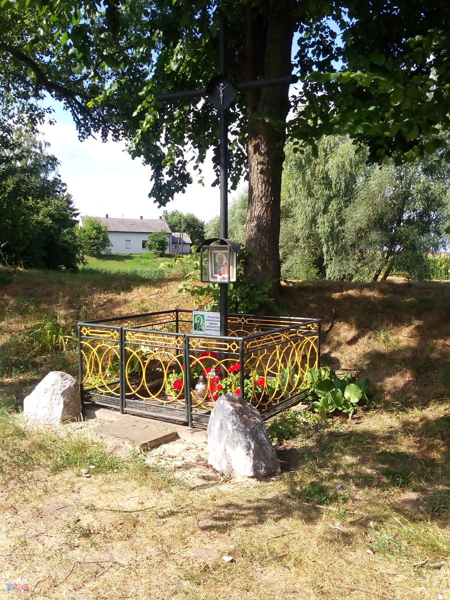Przydrożny krzyż