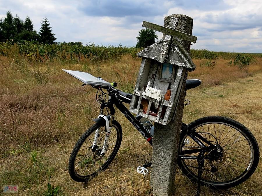 Przed inną kapliczką