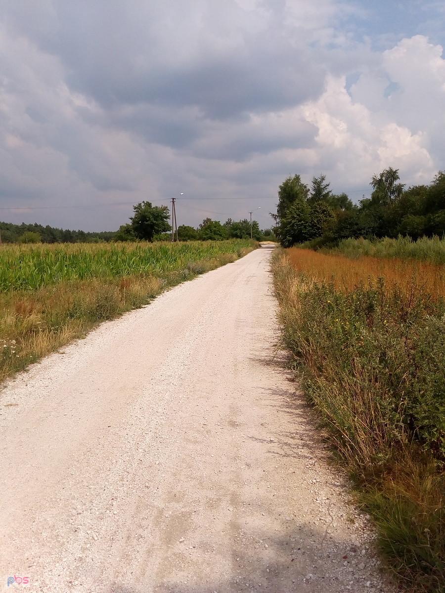 Piękna szutrowa droga