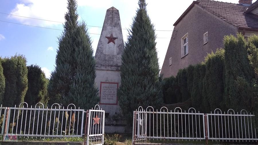 Pomnik żołnierzy radzieckich w Żelaznej