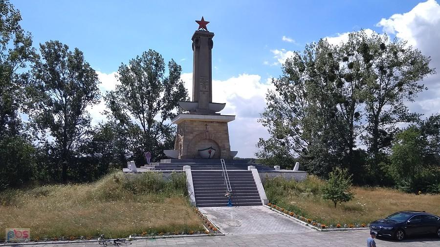 Pomnik Żołnierzy Radzieckich w Mikolinie