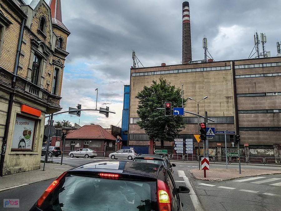 Ciemne chmury powoli suną