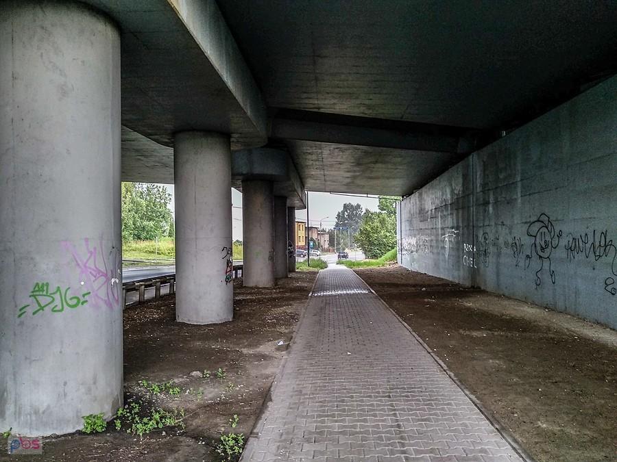 Pod wiaduktem na szczęście nie pada ;)