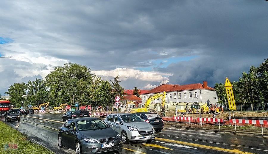 Czarne chmury powoli znikają