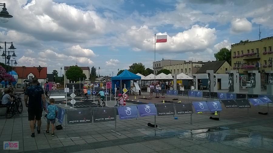 Rynek w Olsztynie - świetny pomysł na naukę jazdy rowerem i znaków drogowych dla dzieci