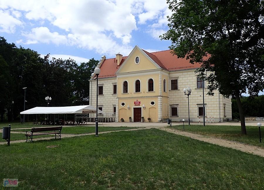 W zamku w Działoszynie wkrótce otworzą restaurację