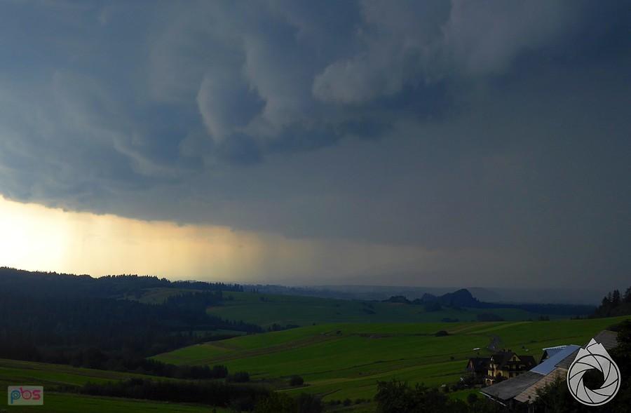 idzie jakaś burza...